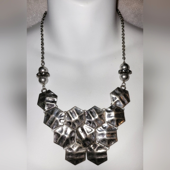 Source Unknown Jewelry - Gorgeous Geometric Hammered Style Silvertone Rhinestone Bib Necklace